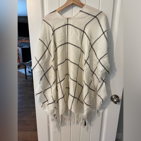 Women’s Wrap Shawl - Picture 9 of 9